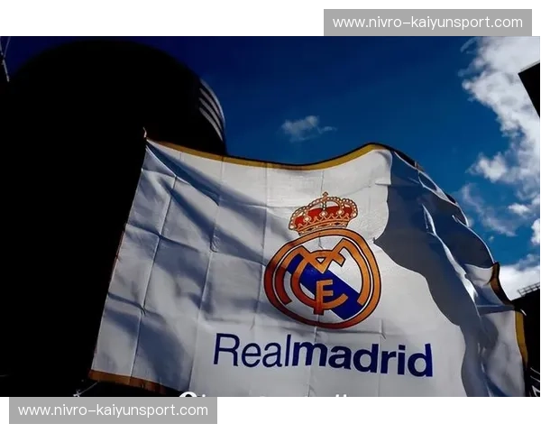 燃烧的伯纳乌：04黄金一代的史诗对决，皇马与巴萨的永恒战歌